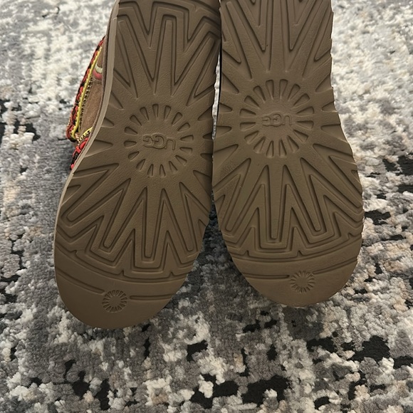 UGG CLASSIC MINI II BRAID PLATFORM SUEDE CHESTNUT . Size 8 - Picture 5 of 8